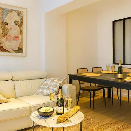 Metro Gambetta Apartament