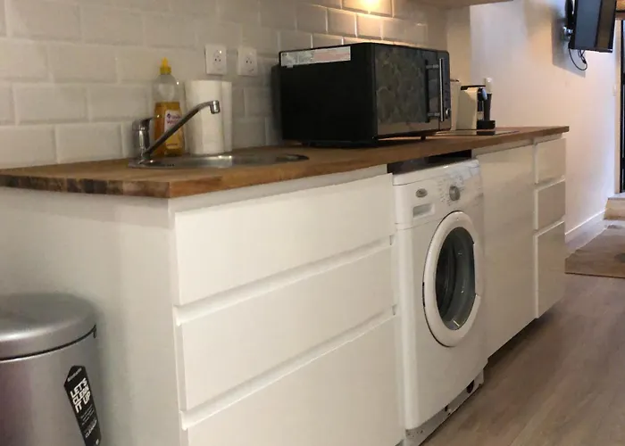 Metro Gambetta Apartment Paris