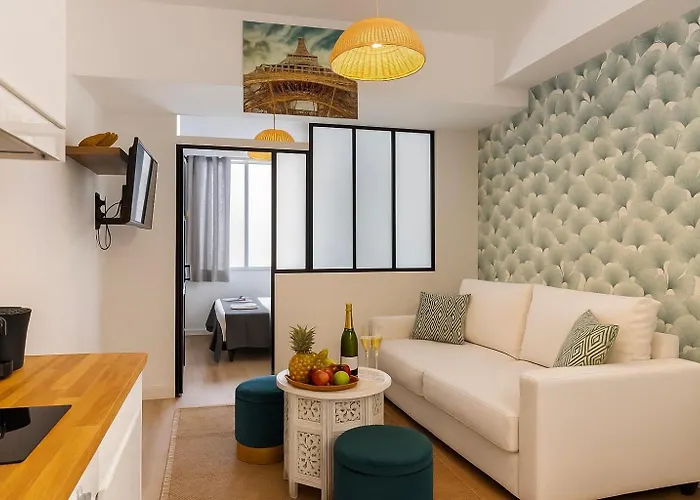 Apartment Metro Gambetta Paris